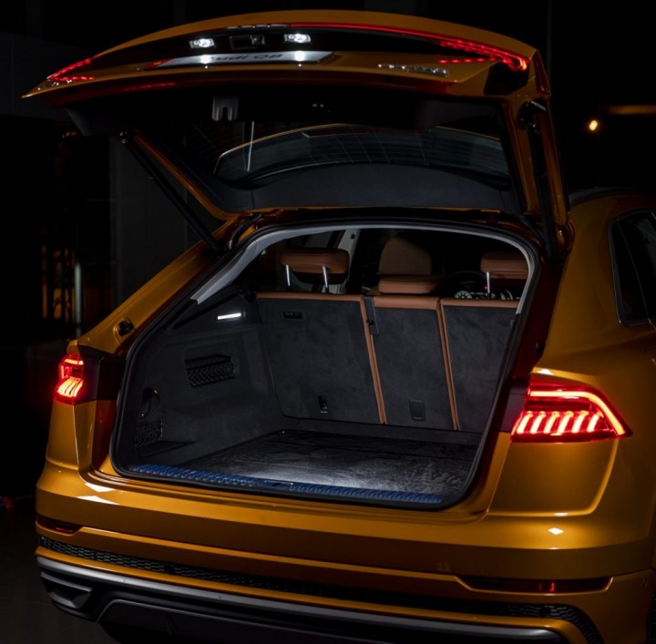 Audi-Q8 hanh ly